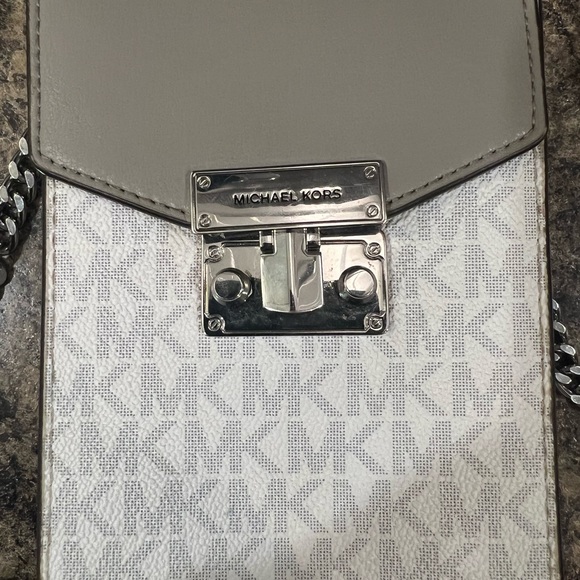 MICHEAL KORS Vintage Cross-body bag with Silver Chain Strap - Picture 3 of 3